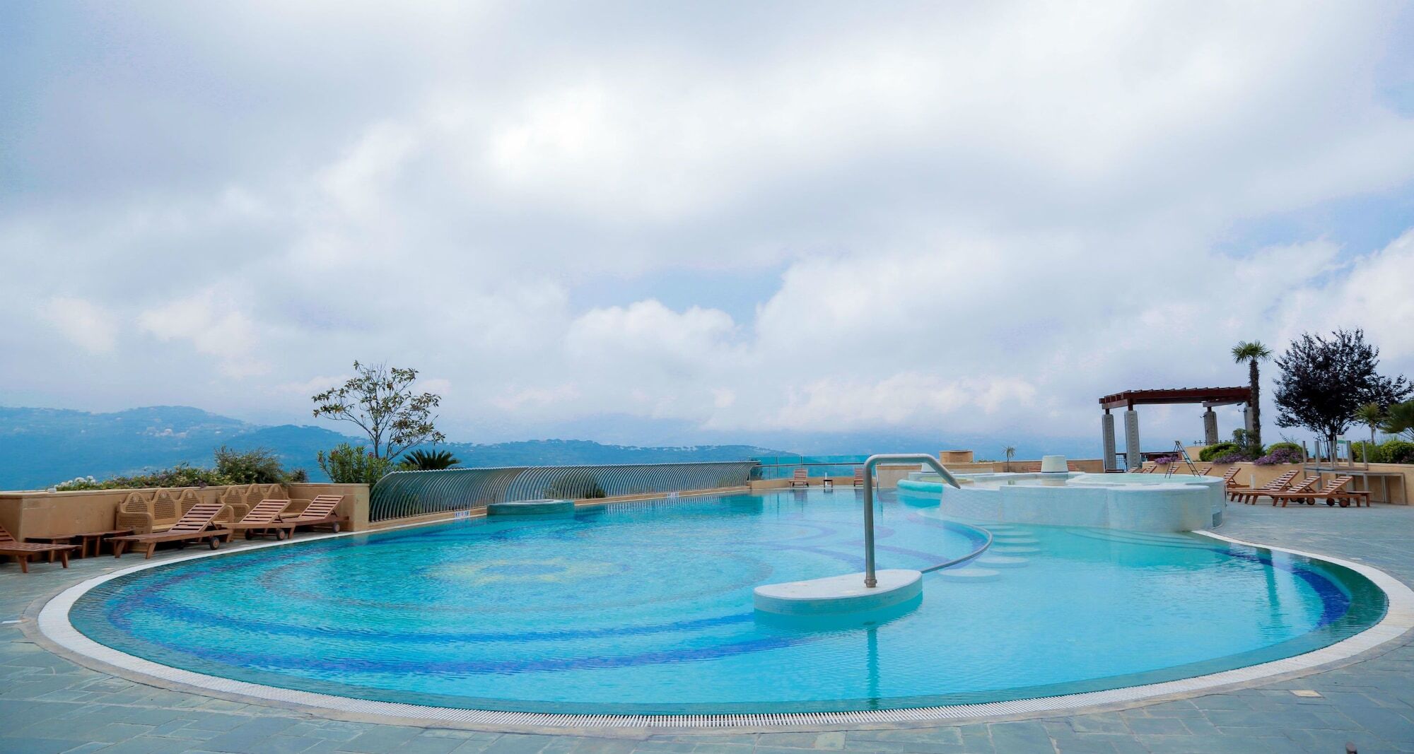 Grand Hills Hotel & Spa บรามมานา ภายนอก รูปภาพ